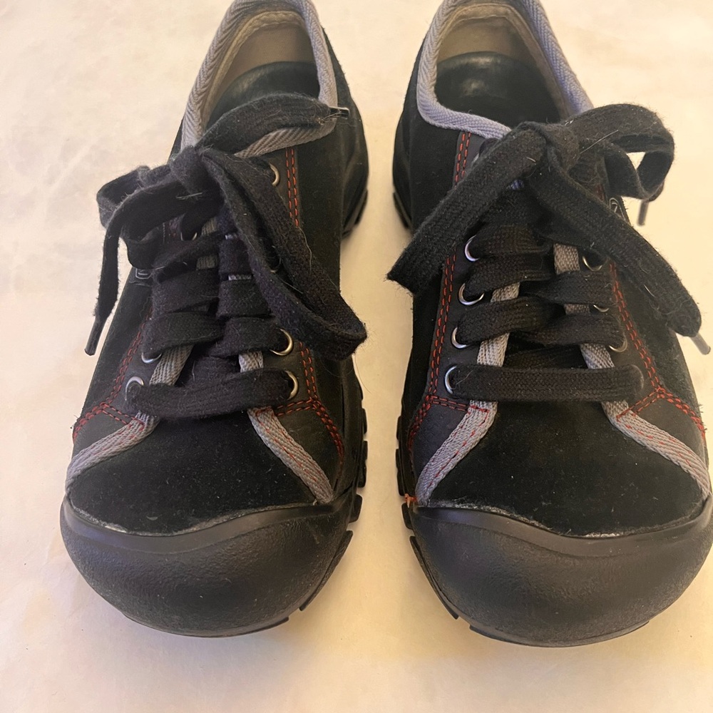 Keen Black and Gray Casual Sneakers with Red Stitching